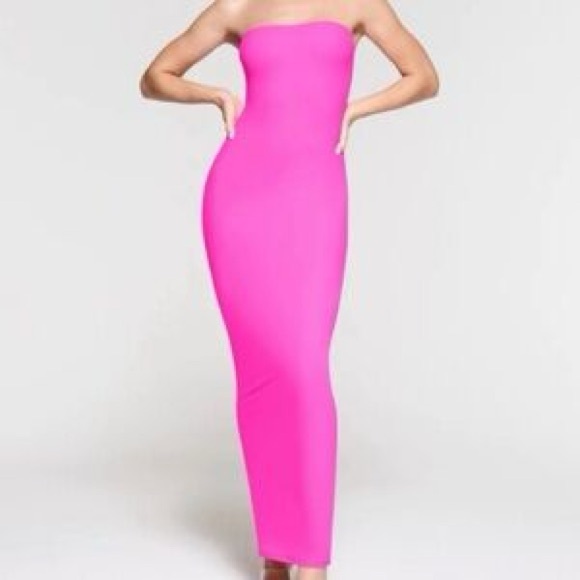 SKIMS Strapless Bodycon Midi Dress in Fuchsia - Picture 4 of 4
